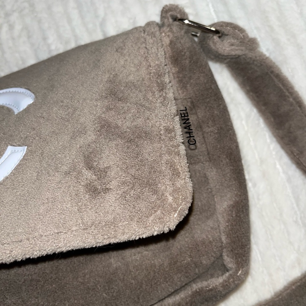 Chanel precision VIP GWP Terry cloth
Brown w/White logo crossbody
Shoulder Bag - Picture 8 of 9